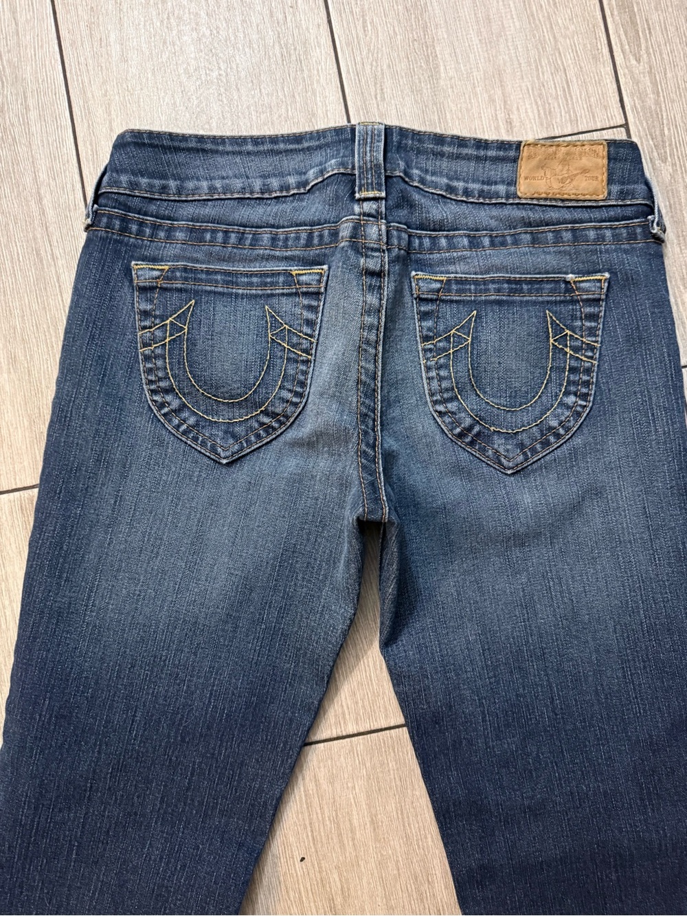 True Religion Women's Skinny Jeans in Blue with Gold Stitching sz 30